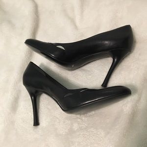 BCBG MAXAZRIA closed Shoes/heels/pumps NWOT!